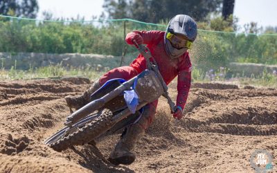 Hugo Alarcón muestra su coraje en la prueba de Motocross en Almonte